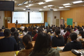 東京地区(第1回)における「各府省PR講演」の様子を写した写真