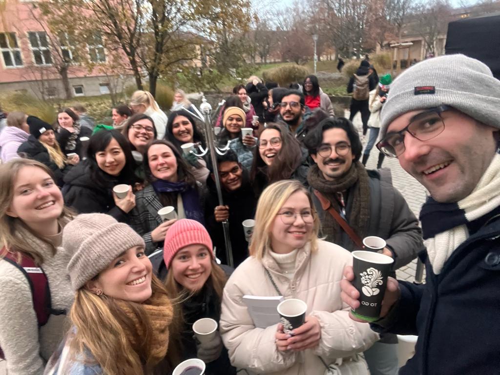 クラスメイトと学内で